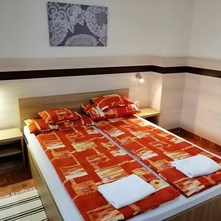 Csipkehaz Apartman Cserkeszőlő Exterior foto