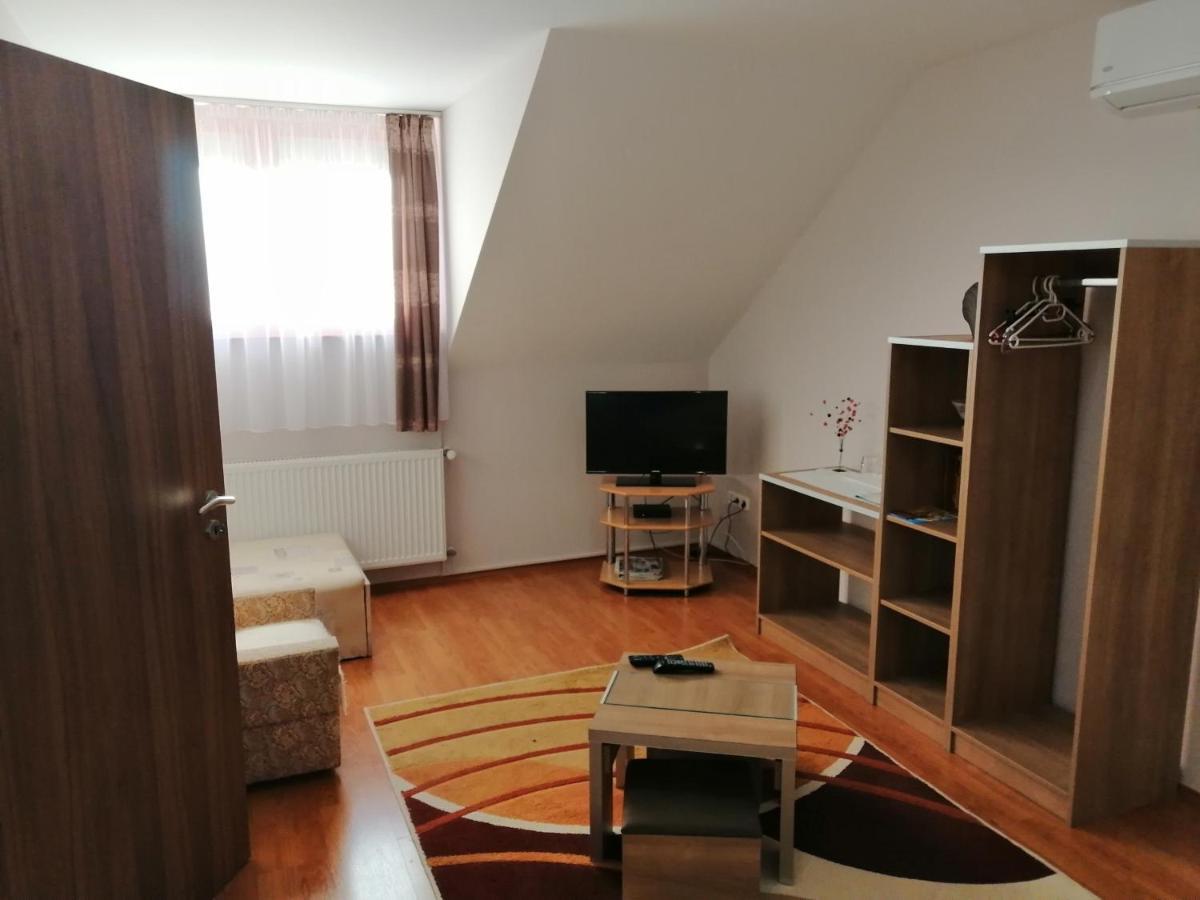 Csipkehaz Apartman Cserkeszőlő Exterior foto