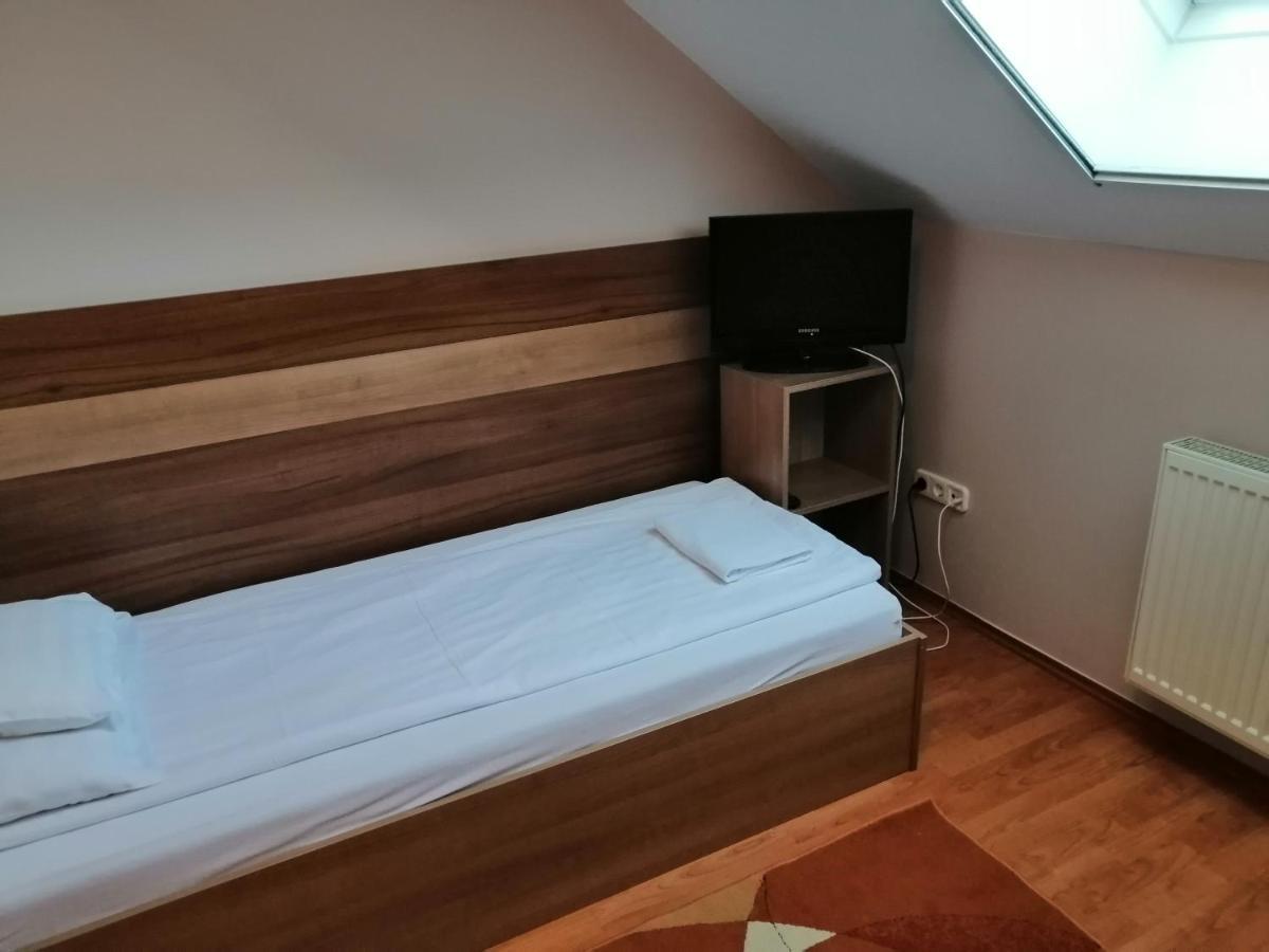 Csipkehaz Apartman Cserkeszőlő Exterior foto