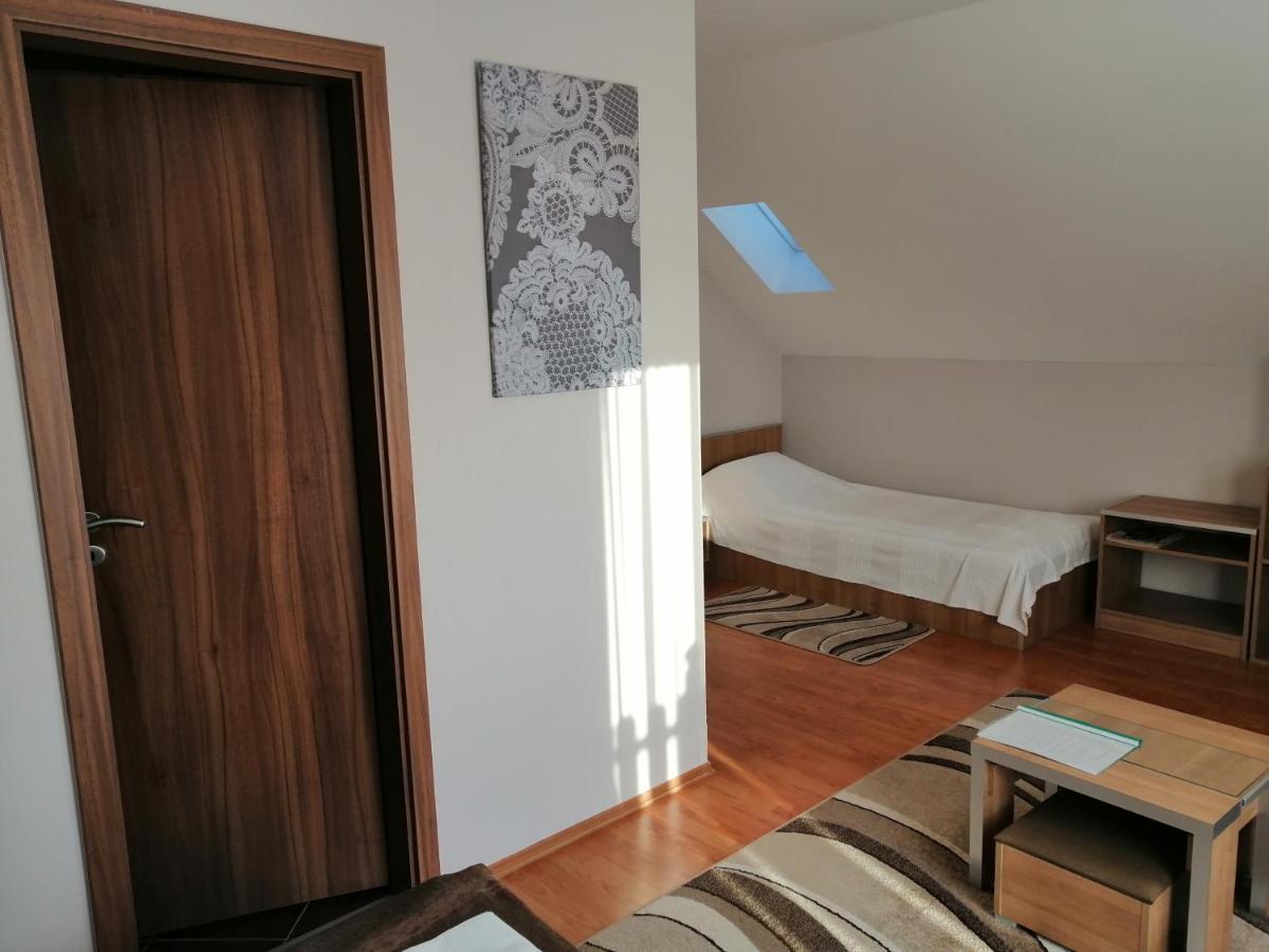 Csipkehaz Apartman Cserkeszőlő Exterior foto