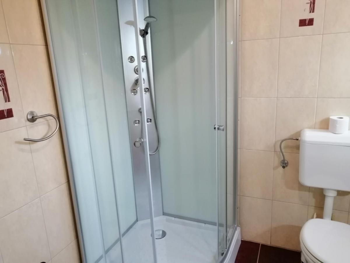 Csipkehaz Apartman Cserkeszőlő Exterior foto