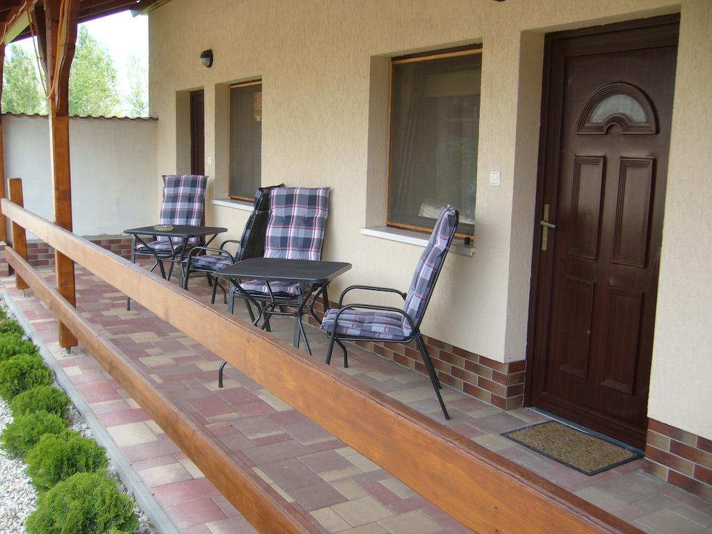 Csipkehaz Apartman Cserkeszőlő Exterior foto