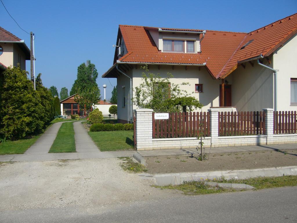 Csipkehaz Apartman Cserkeszőlő Exterior foto