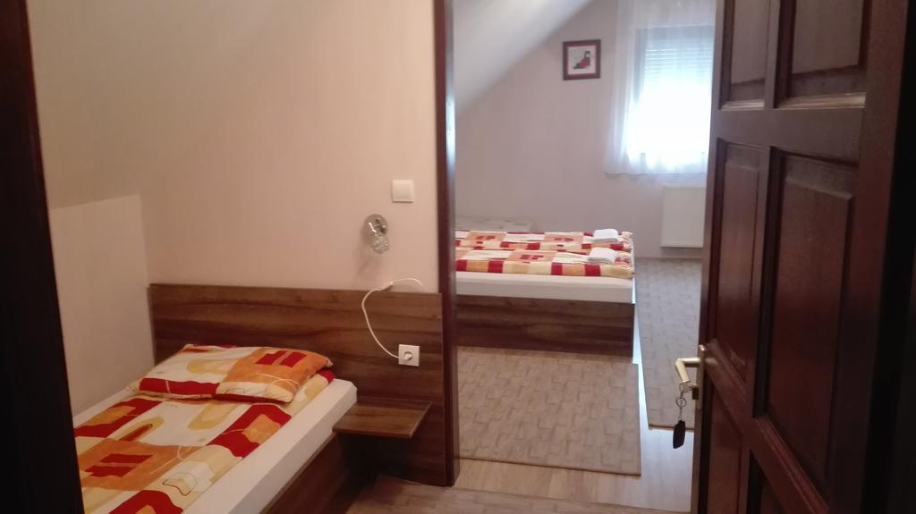 Csipkehaz Apartman Cserkeszőlő Exterior foto
