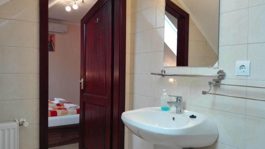 Csipkehaz Apartman Cserkeszőlő Exterior foto