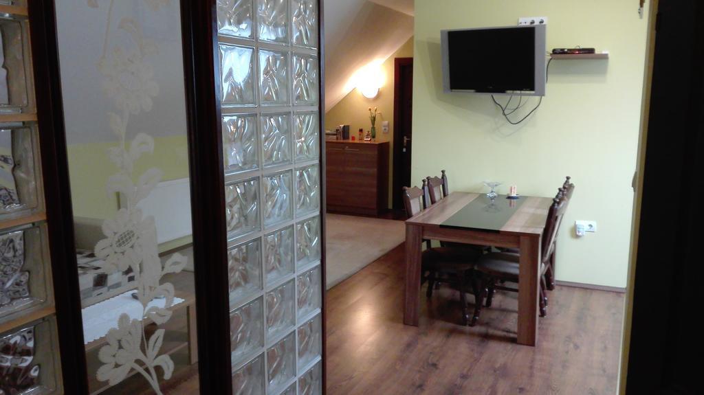 Csipkehaz Apartman Cserkeszőlő Exterior foto