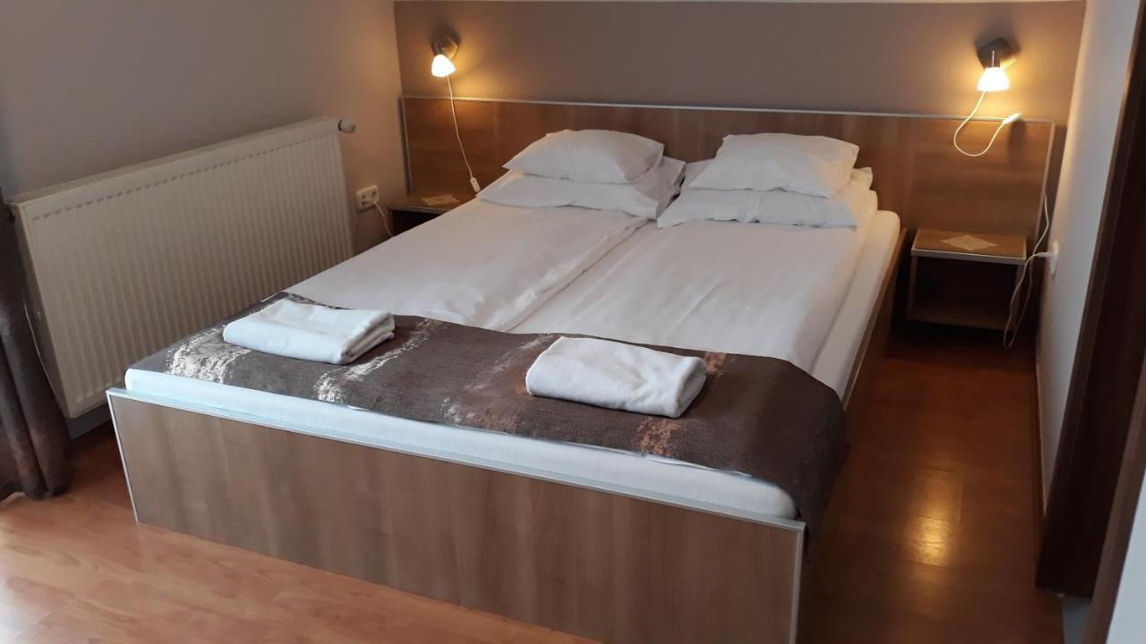 Csipkehaz Apartman Cserkeszőlő Exterior foto